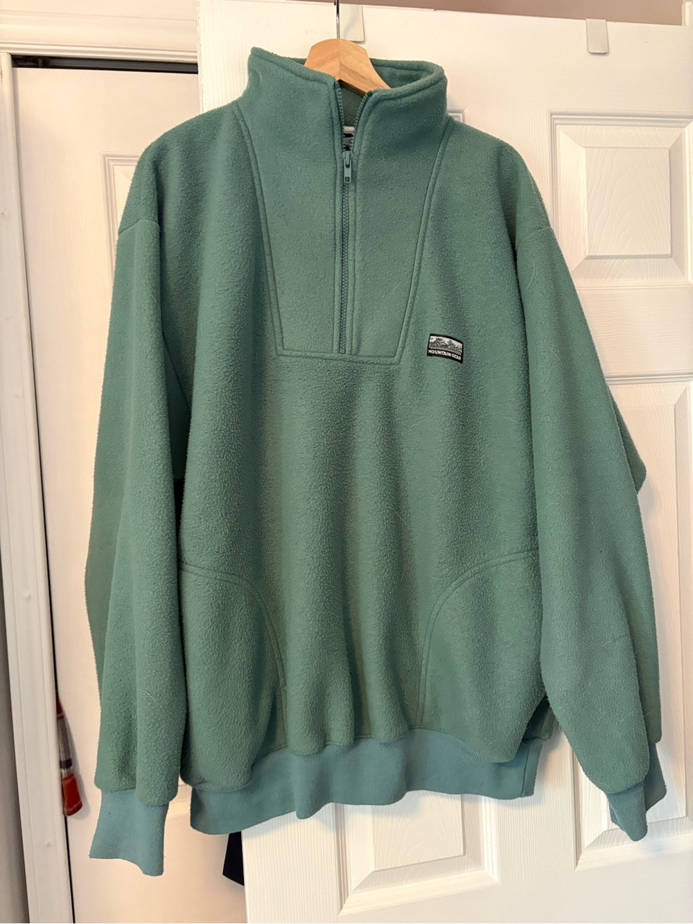 Vintage Mountain Gear fleece 1/4 zip sweater. 💙